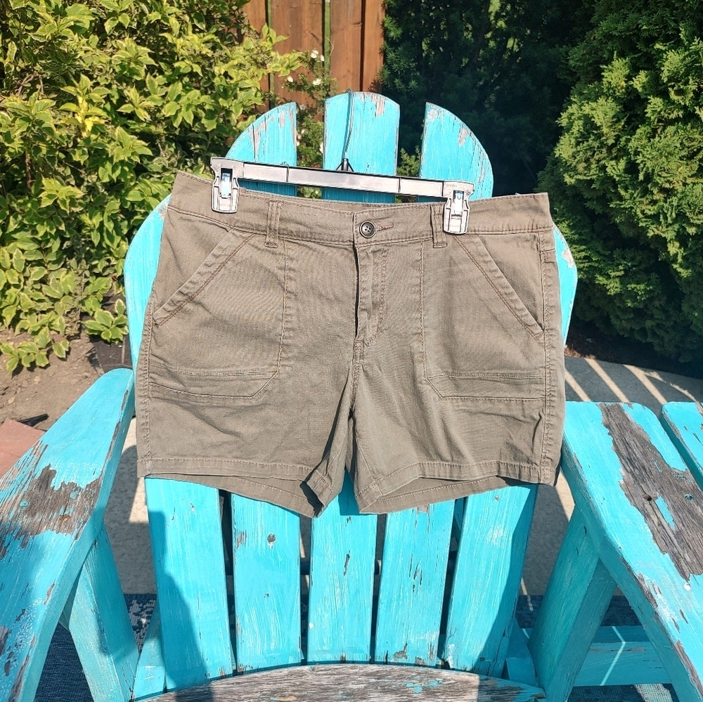 Supplies Size 14 Shorts! Staple in every wardrobe!